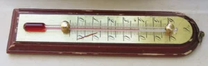 Thermomètre extérieur pendant un épisode de forte chaleur en France